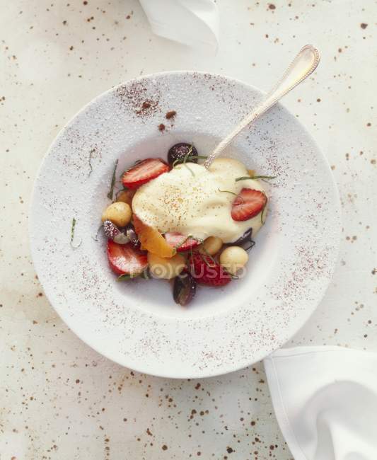 Closeup top view of Zabaglione dessert with fresh fruits — Stock Photo