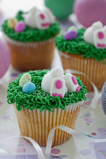 Vanille-Cupcakes mit Sahne — Stockfoto