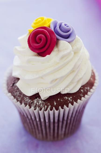 Roter Samt-Cupcake — Stockfoto