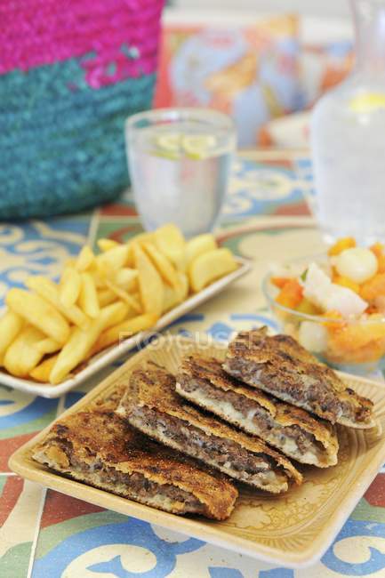 Hawawshi Sandwich mit Fladenbrot — Stockfoto
