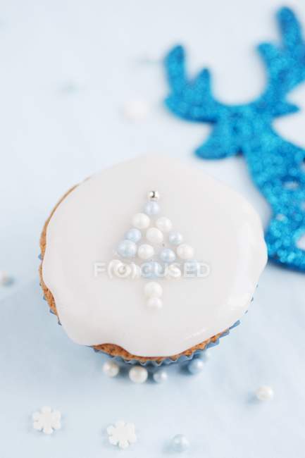 Cupcake de Noël avec arbre — Photo de stock