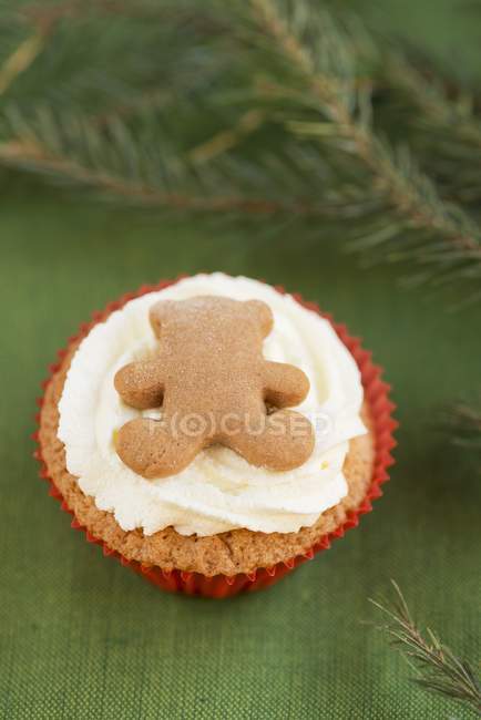 Christmas cupcake with teddy — Stock Photo