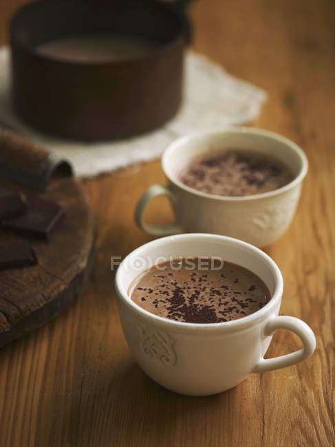 Chocolat chaud dans des tasses — Photo de stock