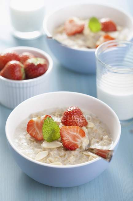 Oat porridge with strawberries — Stock Photo