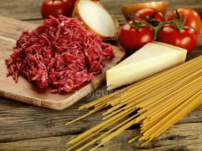 Ingredients for spaghetti pasta dish — Stock Photo
