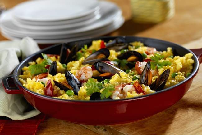 Paella with mussels and prawns — Stock Photo