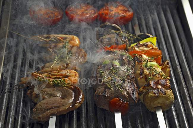 Skewers of beef and prawns — Stock Photo