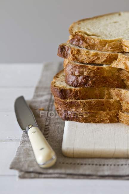Tranches de pain empilées — Photo de stock