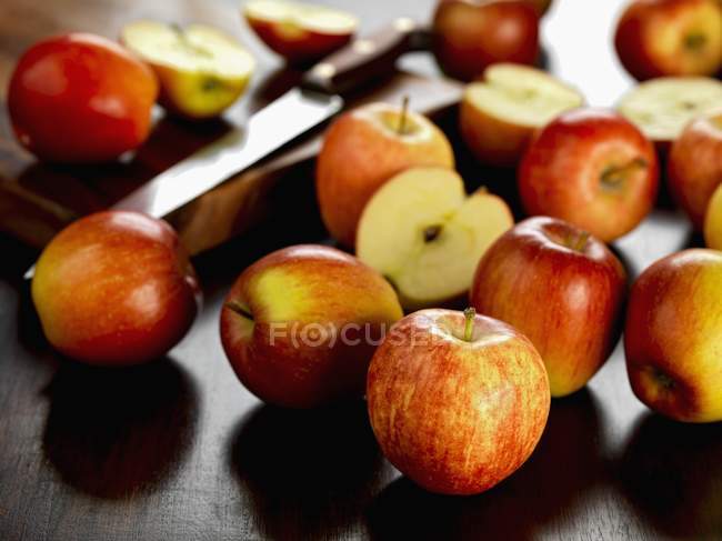 Червоні яблука Braeburn — стокове фото