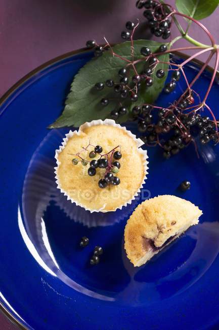 Muffins filled with elderberry jam — Stock Photo