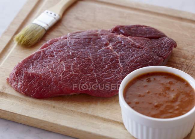 Carne fresca cruda - foto de stock