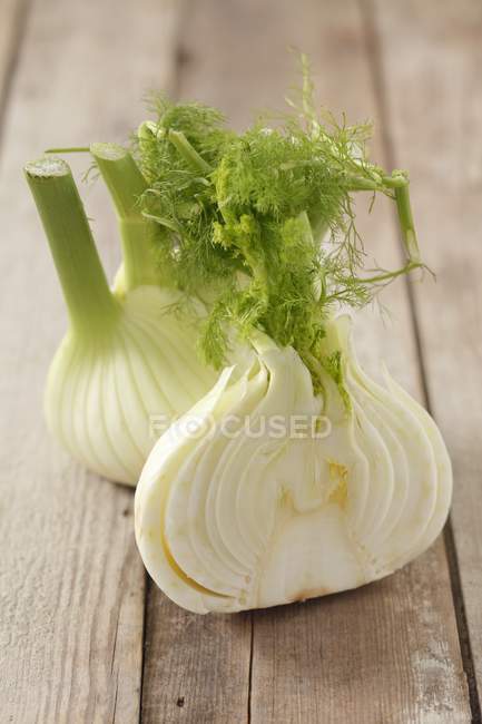 Whole and halved Fresh fennel bulbs — Stock Photo