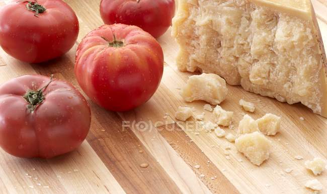 Fresh Tomatoes and Parmesan Cheese — Stock Photo