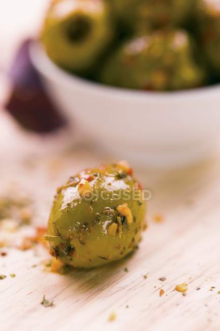 Aceitunas verdes marinadas - foto de stock