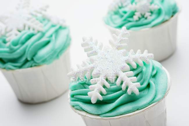Cupcakes decorados con hielo verde - foto de stock