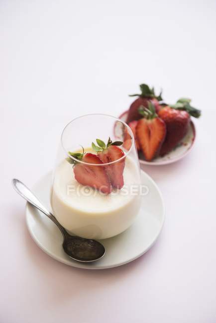 Panna cotta with strawberries — Stock Photo
