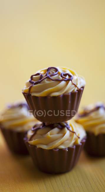 Pralinas de chocolate e caramelo — Fotografia de Stock