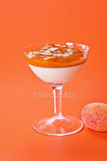 Panna cotta with apricots — Stock Photo