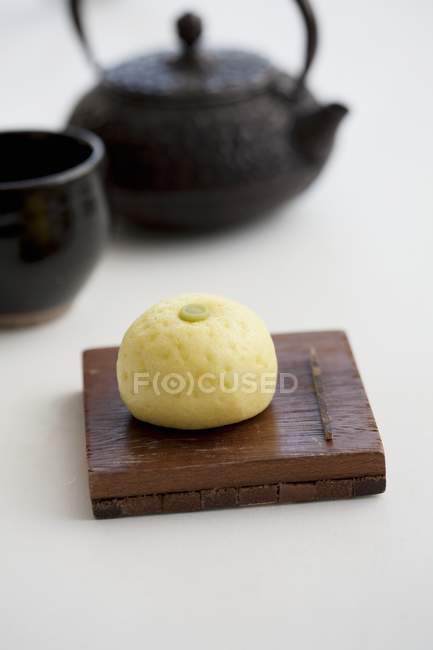 Closeup view of Wagashi yuzu fruit with a teapot — Stock Photo