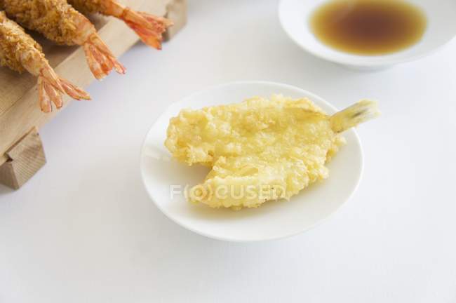 Closeup view of Tempura prawns with soy sauce — Stock Photo