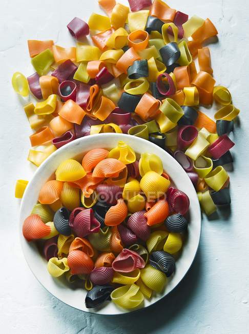 Assorted coloured pasta shells — Stock Photo