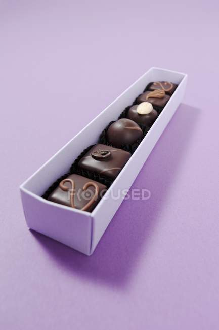 Chocolates variados em uma caixa — Fotografia de Stock
