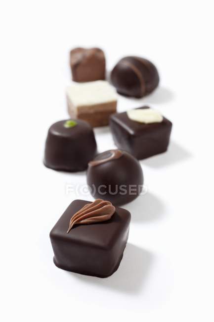 Chocolate blanco en forma de corazón - foto de stock