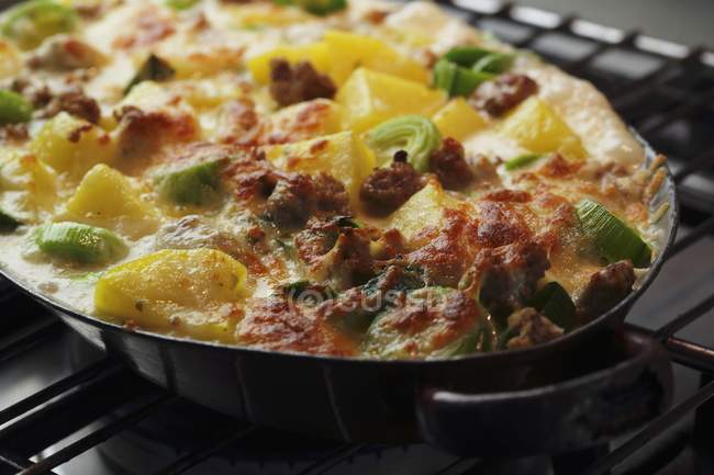 Minced meat and bake — Stock Photo