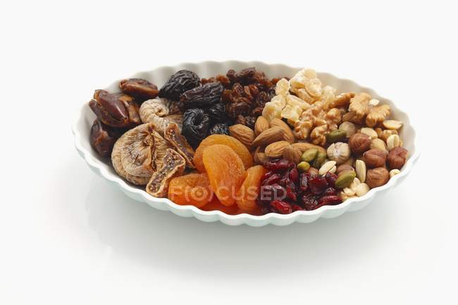 Verschiedene Trockenfrüchte und Nüsse — Stockfoto