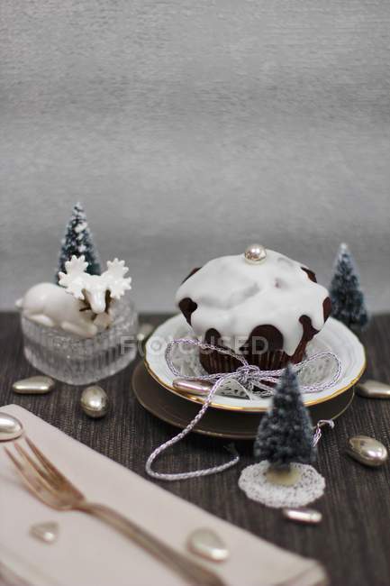 Шоколадний кекс з глазур'ю — стокове фото
