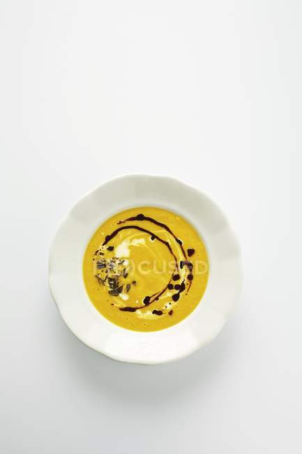 Sopa de abóbora com óleo de semente de abóbora — Fotografia de Stock