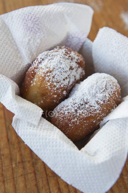 Donuts com açúcar de confeiteiro — Fotografia de Stock