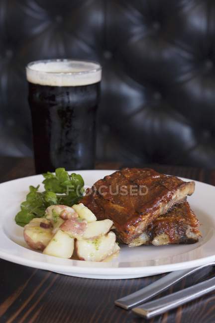 Ribs with potato Salad and beer — Stock Photo