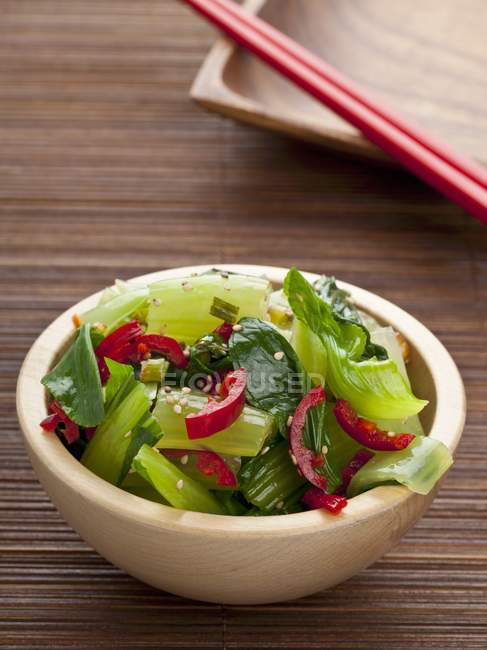 Baby pak choi with chillies and sesame — Stock Photo
