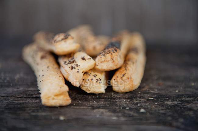 Bastoncini di pane con semi — Foto stock