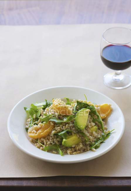 Weizensalat mit Orangen — Stockfoto