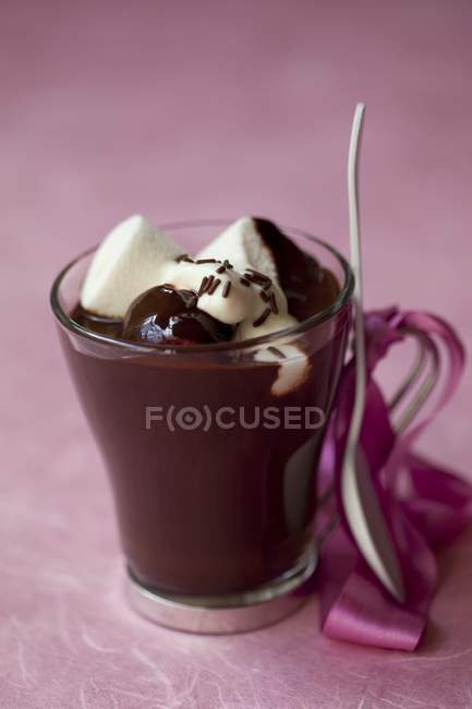 Chocolate caliente en tarro - foto de stock