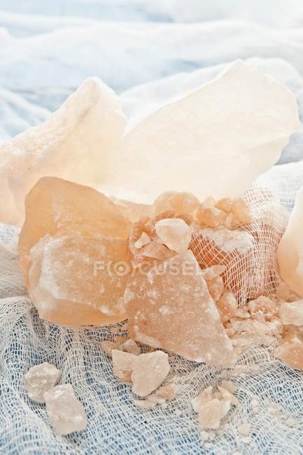 Гімалаї сіль на тканині — стокове фото