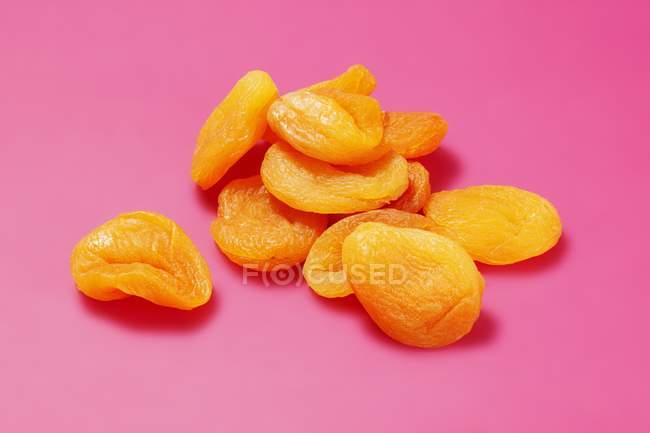 Haufen getrockneter Aprikosen — Stockfoto