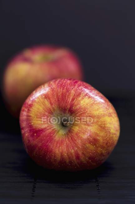 Frische braune Äpfel — Stockfoto