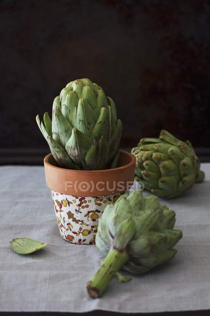 Fresh Artichokes with pot — Stock Photo