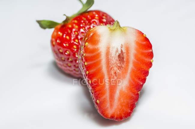 Frische und saftige Erdbeeren — Stockfoto