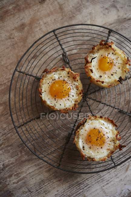 Eggs in baked hash brown nest — Stock Photo