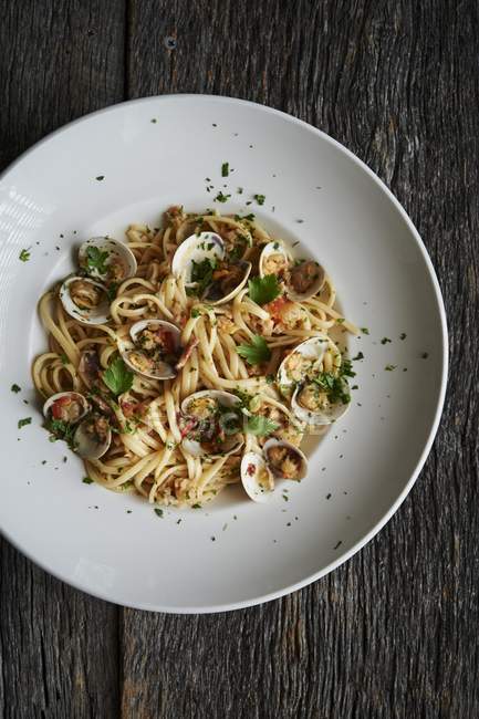 Linguini pasta with clams — Stock Photo