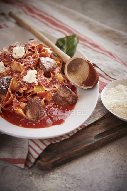 Pappardelle pasta с коротким ребром — стоковое фото