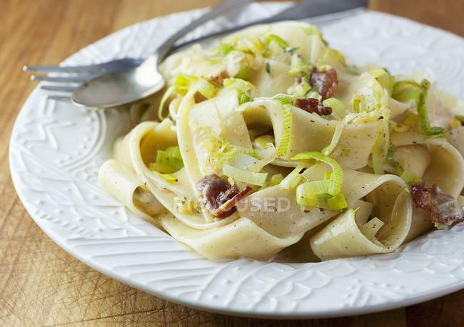 Tagliatelle pasta with bacon — Stock Photo