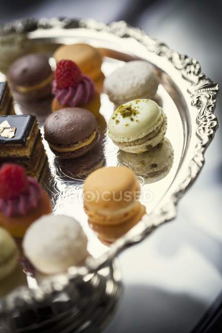 Assorted macaroons on tray — Stock Photo