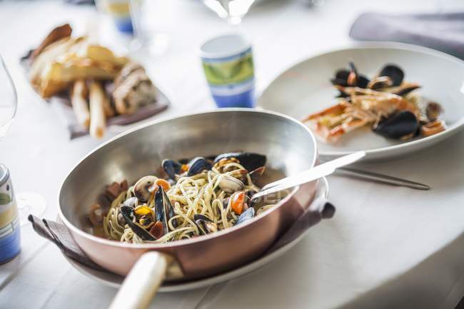 Linguine Pasta mit Meeresfrüchten — Stockfoto