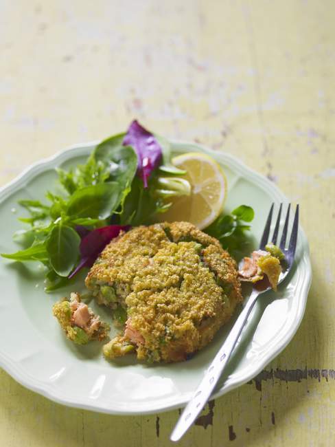 Salmon fishcake with lettuce and basil — Stock Photo