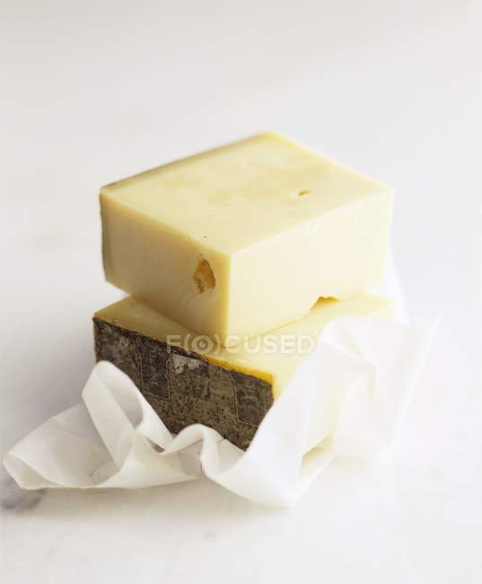 Pedaços de queijo Emmental — Fotografia de Stock